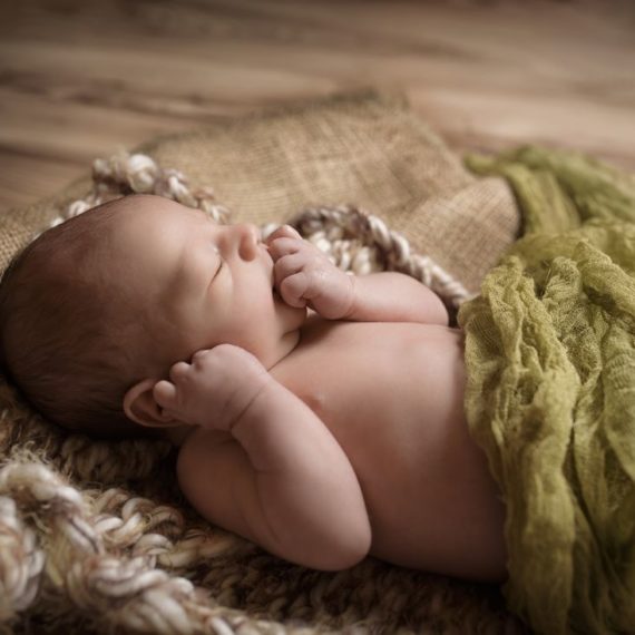 zdjęcia noworodkowe, sesja rodzinna niemowlęca, Wrocław fotograf artysta